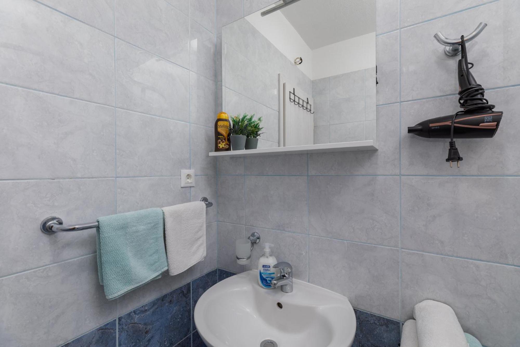 Ferienwohnung Dejan Brela Exterior foto